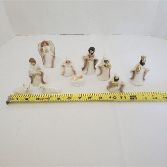 Vintage Porcelain Ten Piece Small Nativity Set White Gold Accents - Picture 15 of 16